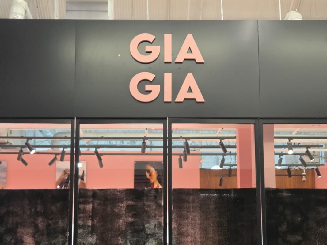Gia Gia dimensional pop-up store signage
